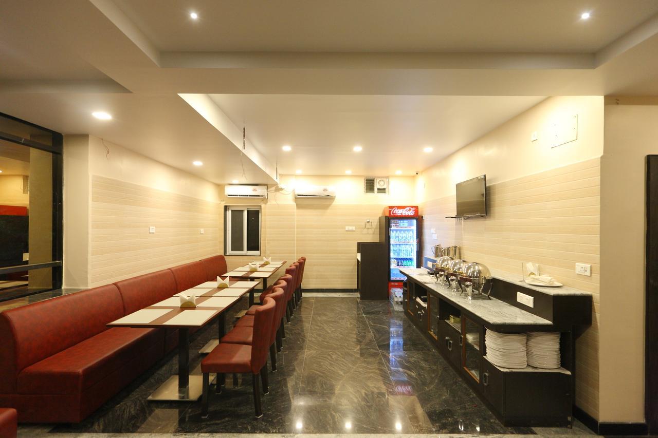 Oyo 15115 Hotel Ramcharan Residency Tirupati Exteriör bild
